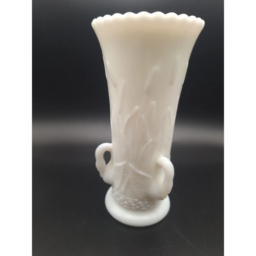VTG Westmoreland Vase White Milk Glass Swan and Cattails 6-3/8